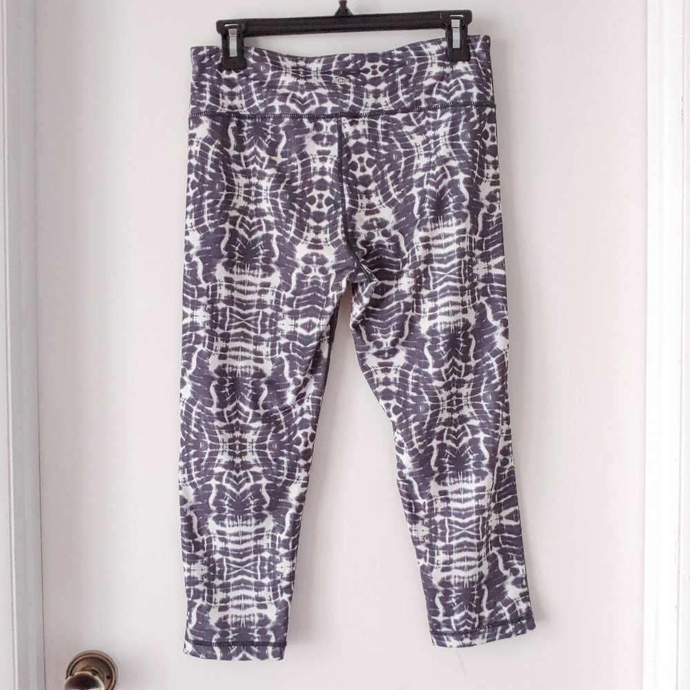 Inner Spirit Grey / Gray White Capri legging
